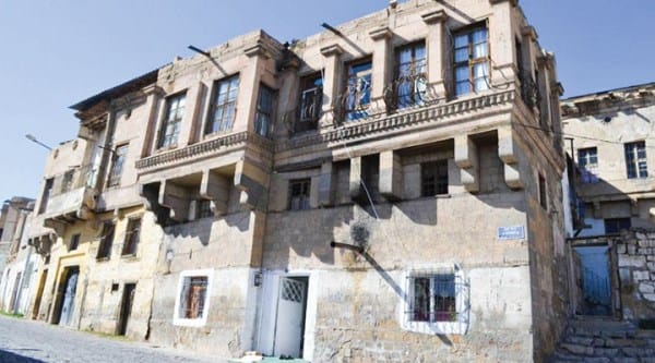 Tarihi bir mahalle talan ediliyor