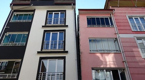 Binalara üflesen yıkılacak!