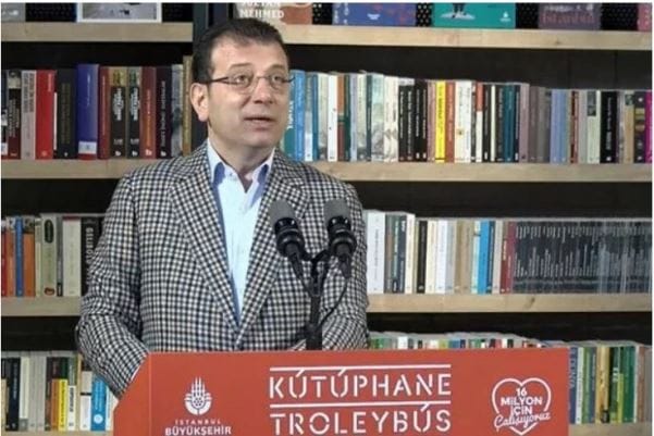 İmamoğlu, ‘Kütüphane Troleybüs’ün açılışını yaptı