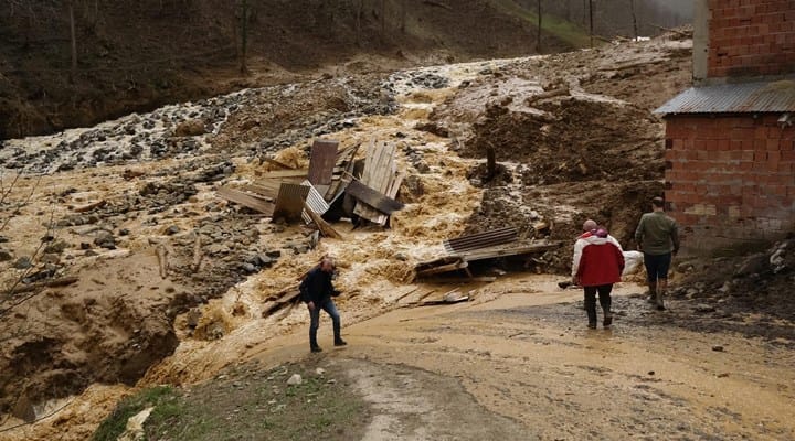 Trabzon’da heyelan: 19 ev boşaltıldı