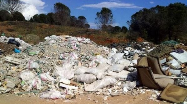 Manavgat’ta tepki çeken görüntü: Evlerin hafriyatı ormana döküldü