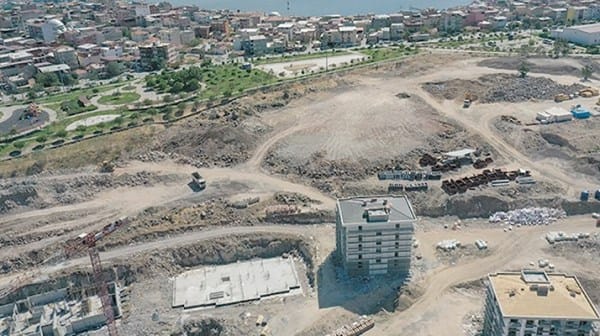 Deprem konutlarının fotoğrafları istendi
