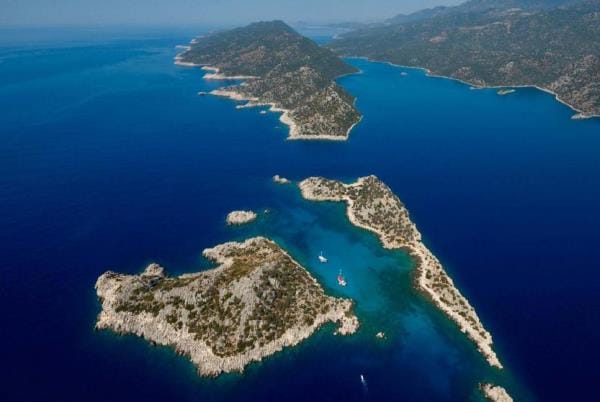 Kekova’da zeytinliklerin satışa çıkarılması ‘kaçak yapı’ endişesine yol açtı