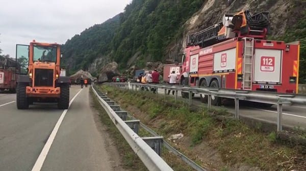 Artvin’in Kemalpaşa ilçesinde heyelan: 1 ölü, 2 yaralı