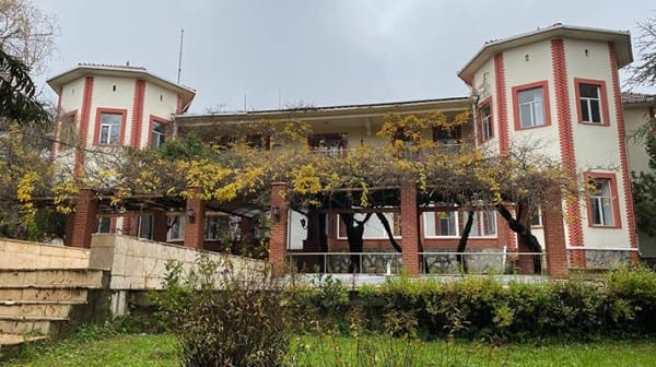 TRT hem araziye hem köşke çökmüş