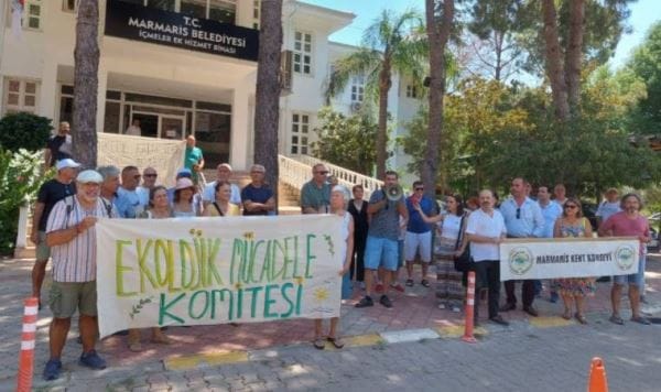 Marmaris Kent Konseyi üyeleri SİNPAŞ inşaatı önünde eylem yaptı