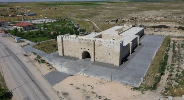 Konya’da restore edilen Obruk Gölü manzaralı 800 yıllık Obruk Hanı ziyarete açılıyor