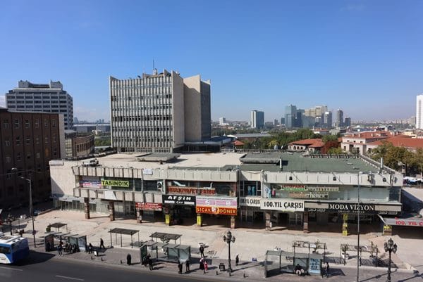 Ankara Büyükşehir Belediyesi, Ulus 100. Yıl Çarşısı’nı yıkıyor: “Bilimsellikten uzak anlayışla kentin hafızası siliniyor”