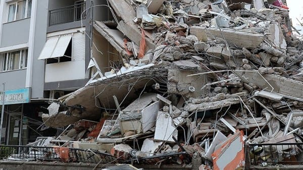 Ege, art arda üç depremle sallandı: Binalar depreme dayanıklı değil