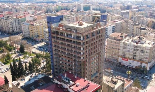 Dünyanın en saçma binası’ artık yok!