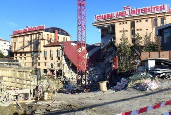 “Bina yıkılma ve çökmeleri doğanın ve hukukun yasalarını hiçe sayan insan hatasıdır”