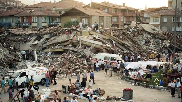 Kamu binalarını güçlendirmemişler!