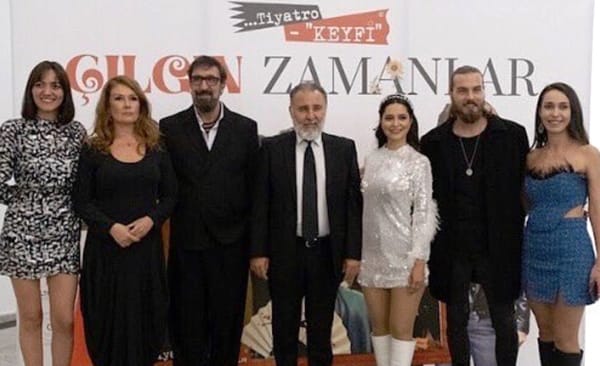 “Tiyatro Keyfi”nden izleyici rekoru kıran oyun: Çılgın Zamanlar’a muhteşem gala