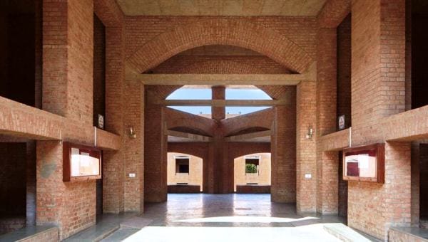 KAHN’IN YURTLARINDA YIKIM RİSKİ DEVAM EDİYOR…