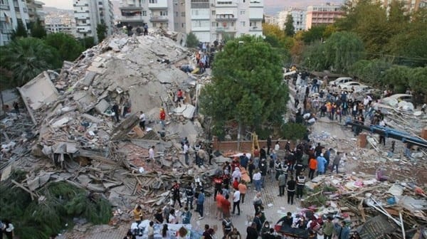 Depremzedelere kusurlu evler