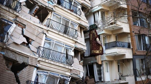 Depremlerde yıkılan binalarla ilgili 131 kişi tutuklandı