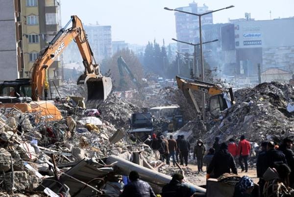 Maraş’ta enkaz kaldırma işi Erzurum’da kayak pistleri çöken şirkete verilmiş