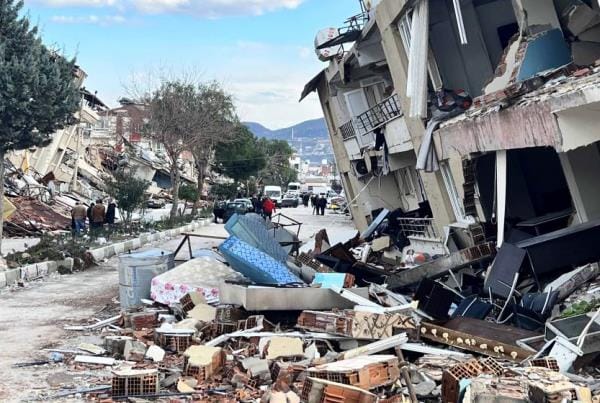 İskenderunlu depremzede: Böyle kader olur mu, resmen ölüme terk edildik