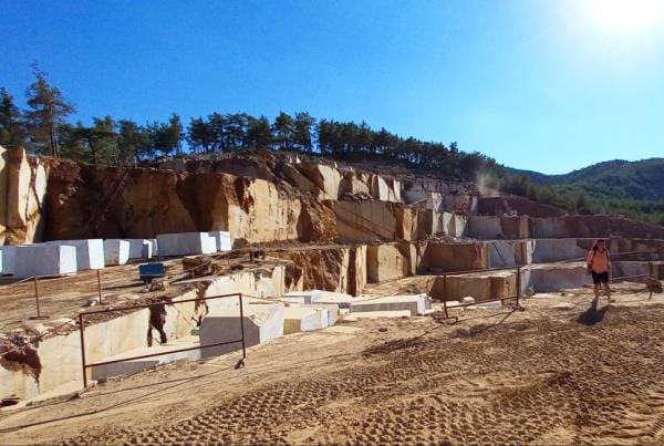 Kapasite arttırmak isteyen mermer ocağına mahkeme freni