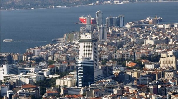 İzmir’deki eski Hilton Otel binası depremzedelere açıldı