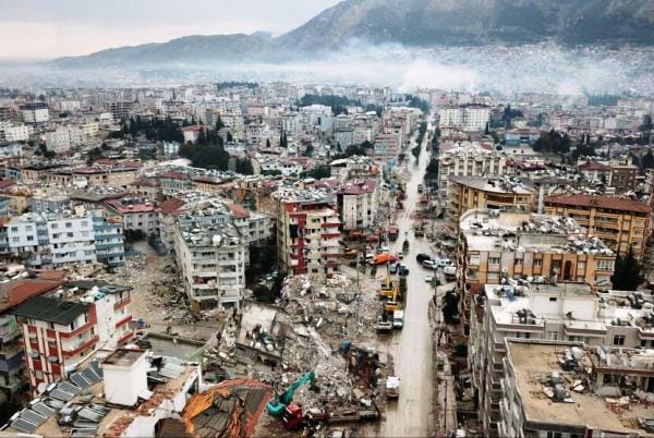 Deprem gitse de izi derin