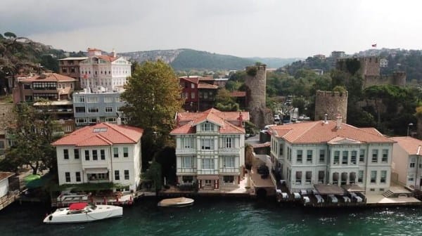 Deprem korkuttu, yalı sahipleri de taşınıyor