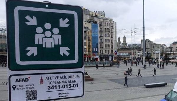 Betonlaşma ve yapılaşmanın gölgesinde: Milyonlarca İstanbullu depremden sonra nerede toplanacak?