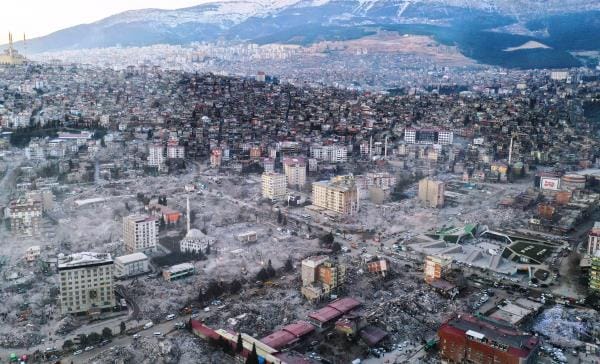6 Şubat depremleri: İngiltere’den mühendisler yıkımı araştırmak üzere deprem bölgesine gitti
