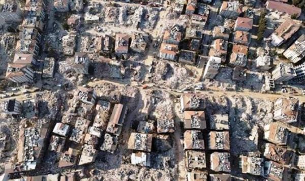 Müteahhitler Birliği Başkanı: ‘Hükûmetin hedeflediği zamanda deprem bölgesinde kalıcı konutları yapacak iş gücü yok!’