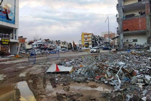 Sermaye ve deprem: İşçiler nerede uyuyacak?