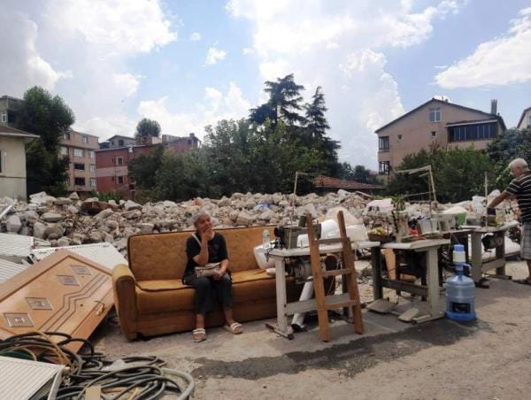 ‘Bizleri mezarda yaşamaya mahkum etmesinler’