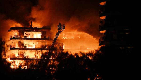 İzmir’de yangın çıkan sitede incelemeler sona erdi