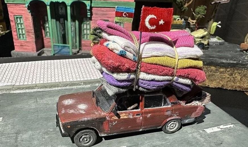 Depremzedelere yardım ulaştıran aracın diorama tekniğiyle maketi yapıldı
