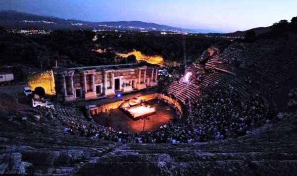 2 bin yıllık amfi tiyatro canlandı