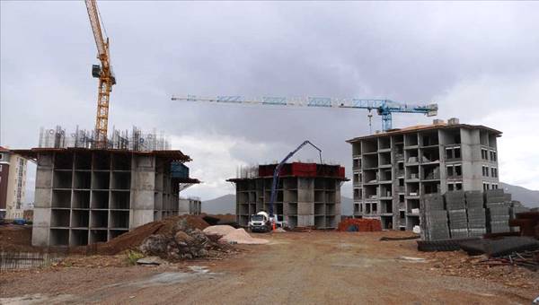 Kamunun inşaat ihalesini duyan müteahhit kaçıyor: Çivi çakmıyorlar
