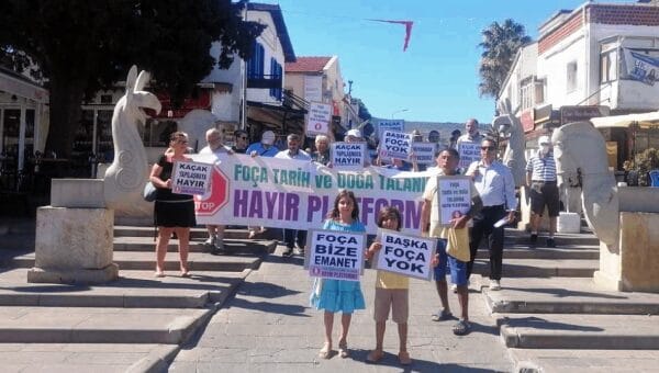 Foça’daki sit alanlarındaki kaçak yapılara yıkım çağrısı