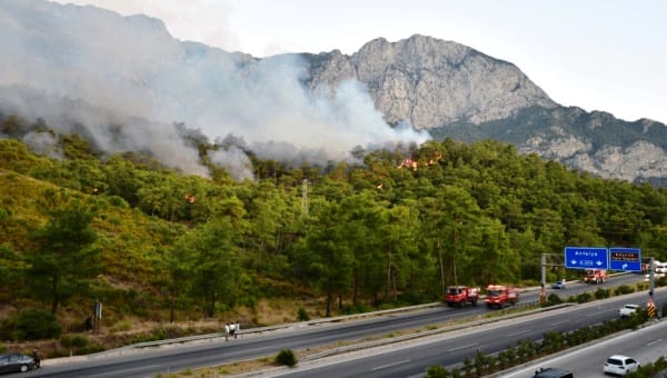 Kemer’de orman yangını