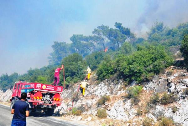 Manisa’daki orman yangını 23 saat sonra kontrol altına alındı: 1 mahalledeki evler yandı