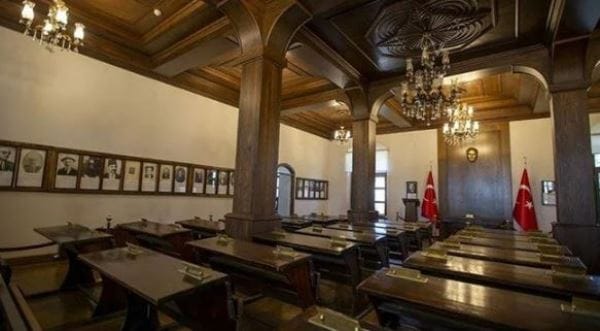 Erzurum Kongre Binası ziyaretçilerini “Milli Mücadele” dönemine götürüyor