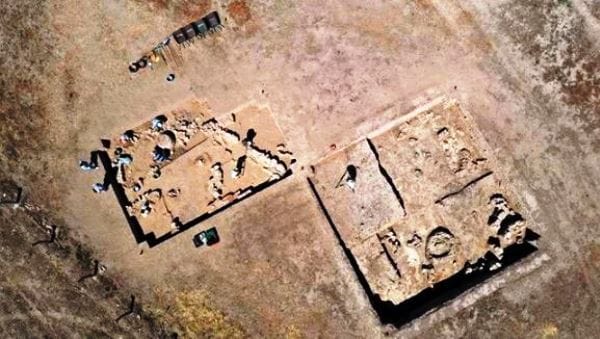 Aydın Tepecik Höyüğü’ndeki kazıda saray benzeri yapı ve tahıl küpleri bulundu