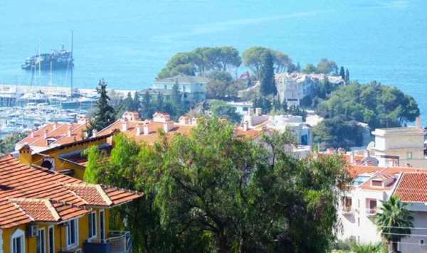 Ünlü sanatçılara, kral ve kraliçelere ev sahipliği yapmıştı… Kuşadası’nın sembolü tarihi oteli yıkıldı