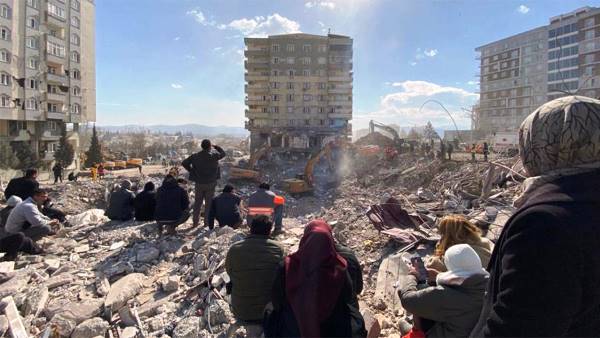 Ebrar Sitesi’nin betonunun elle ufalanabilecek kadar düşük mukavemete sahip olduğu belirlendi