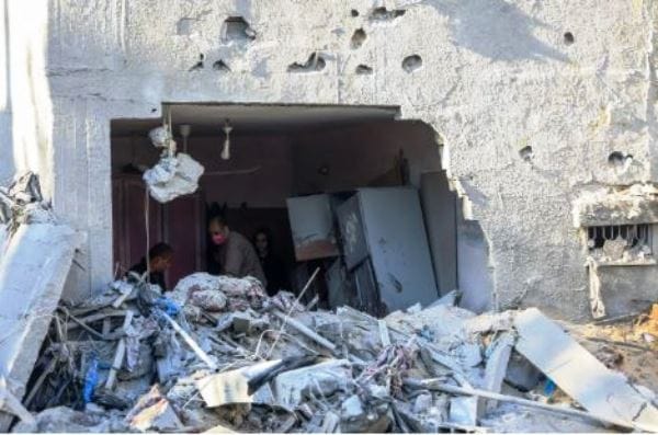 Gazze’de binlerce Filistinli enkaz altında
