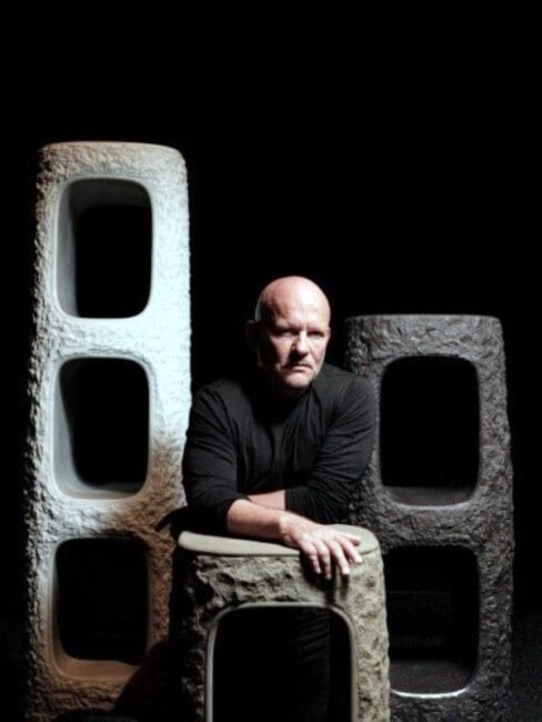 Vincent Van Duysen Miami sanat haftasında taş mobilyalarını sergiliyor