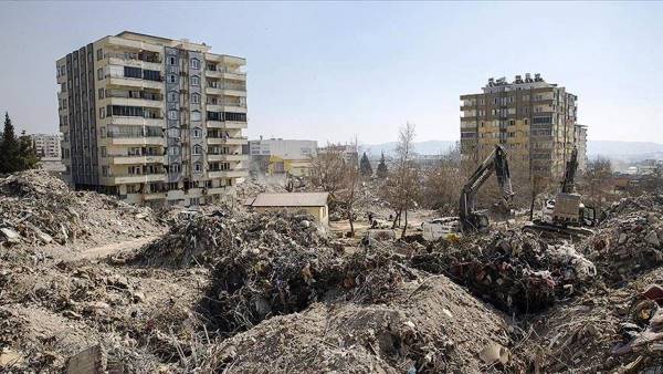 109 kişiye mezar olan Ebrar Sitesi’nde kolon ve kirişler yetersizmiş