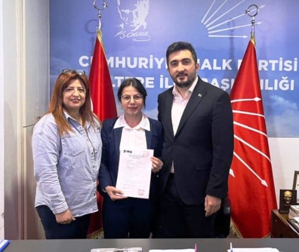 Esin Köymen Maltepe Belediye Başkanlığına aday oldu ve görevinden istifa etti.