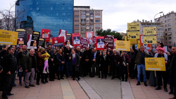 TOKİ mağdurları ayakta: Kendileri sarayda, bize 2+1’i layık görmüyorlar