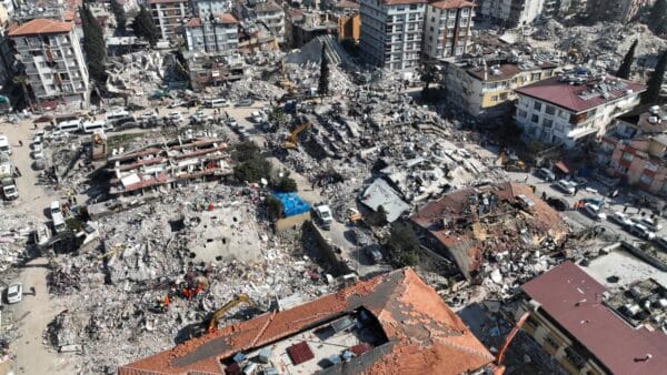 Deprem ve yamyam kapitalizmi/Özge GÜNEŞ
