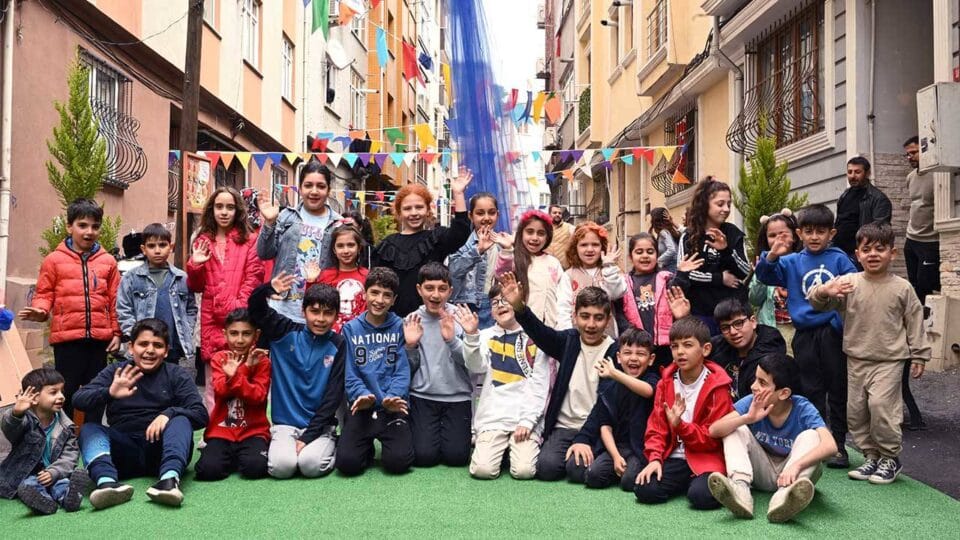 Şişli Belediyesi’nden ‘Bizim Sokak’ projesi: Trafiğe kapatılan sokaklar çocuklara açıldı