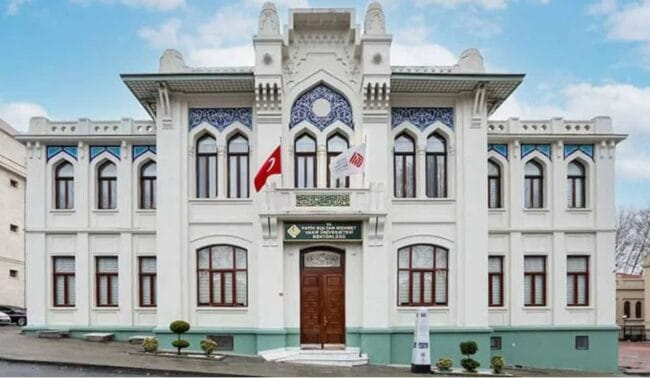 İBB tarihi binasını geri alıyor
